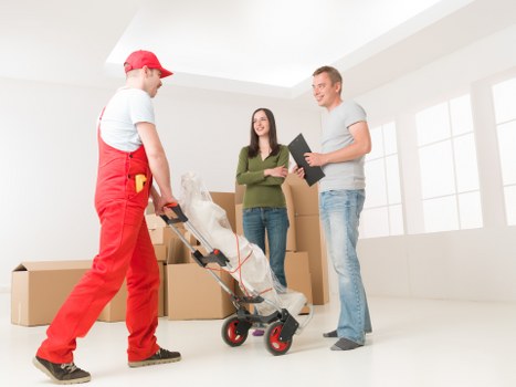 Local Gideapark moving van ready for a flexible relocation job